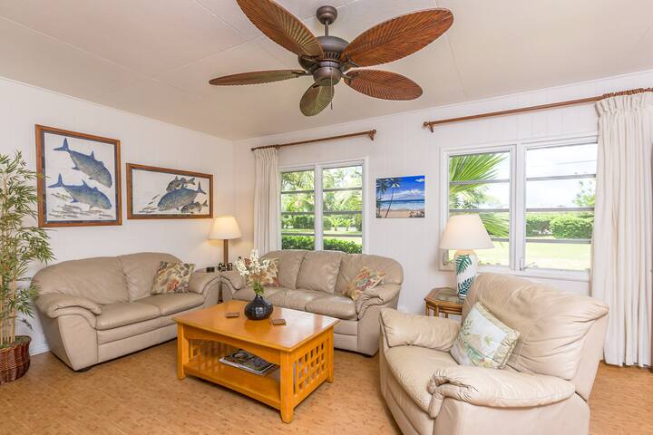 Beautiful home, Steps to the beach gallery image 5