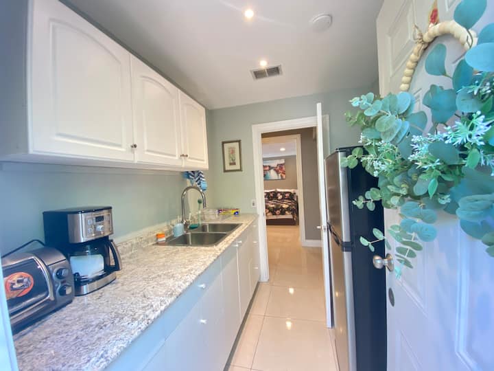 Studio With The View Of The Pool & Spa - Riverside, CA
