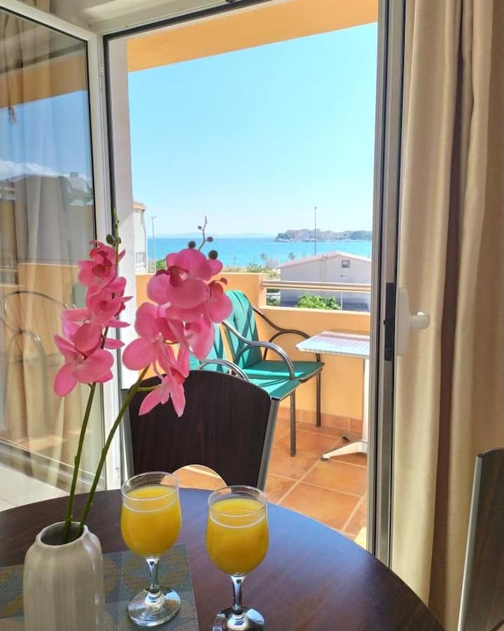 A6 apartamento soleado con vistas al mar Departamentos en renta en Podstrana, Splitsko