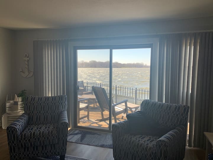 East Shore Drive Lakefront Cabin - Lake View, IA