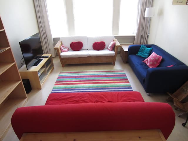 5-bedrooms house; central location; free parking gallery image 3