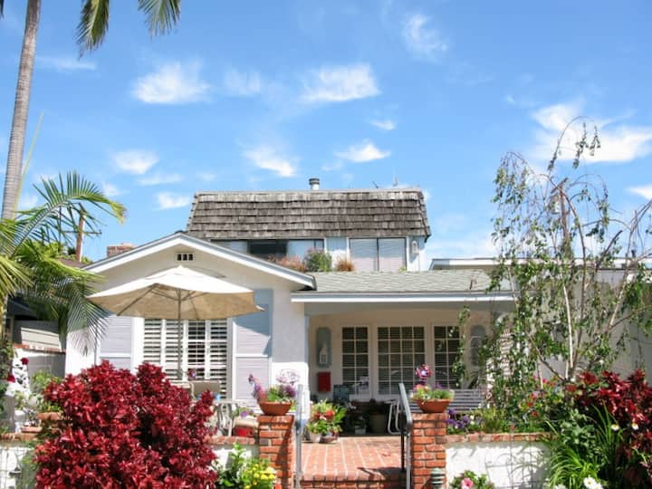 Sunny ROOM on Balboa Island Cottage