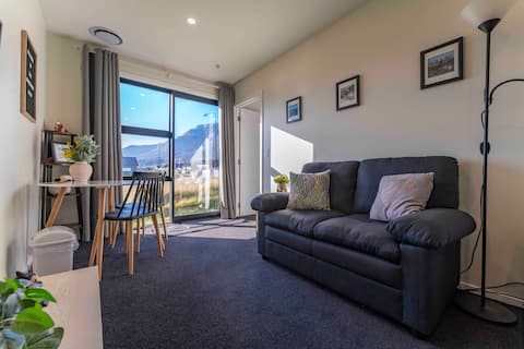 Top Airbnb: Guest suite under Remarkables in Frankton (Queenstown Lakes District)