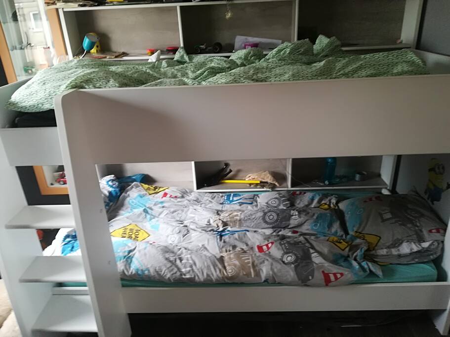 Stapelbed, evt 2 extra matrassen