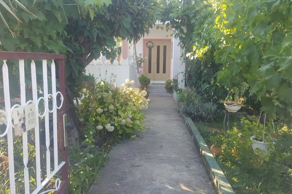 ulaz u kucu i vrata od stana