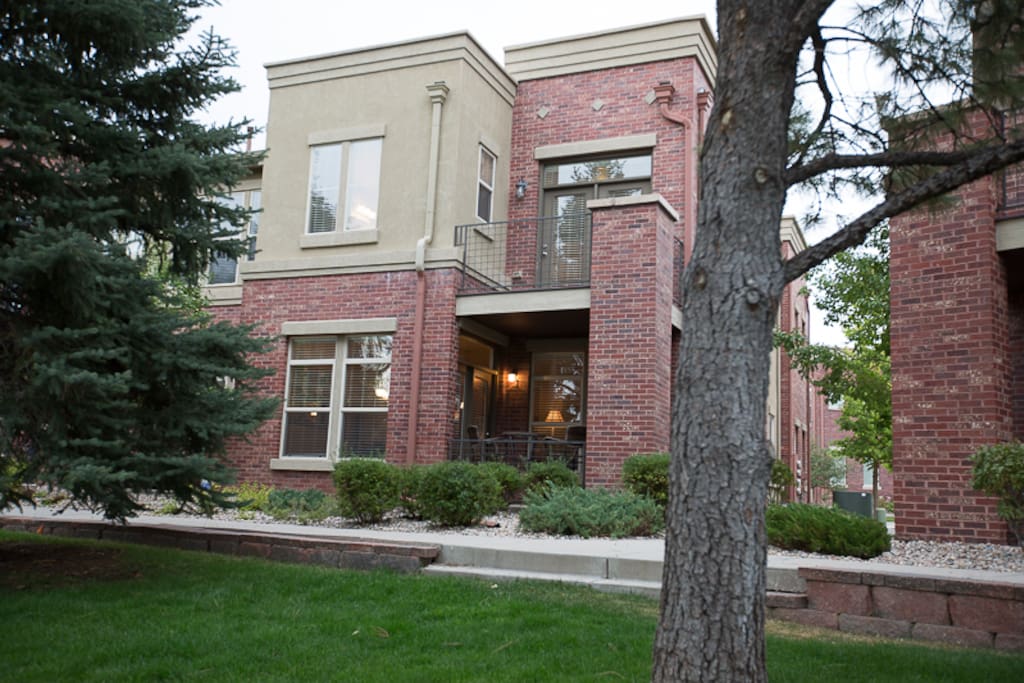 End unit overlooking walking trails