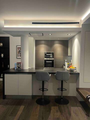 007’s Apartment gallery image 4