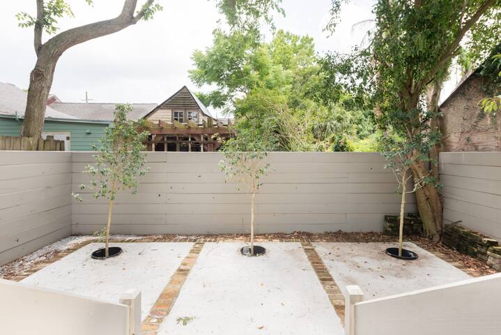 Luxury Custom Built Bywater Home King Beds & Loft & Parking gallery image 3