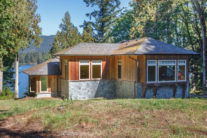 Oceanfront West Coast Holiday Home