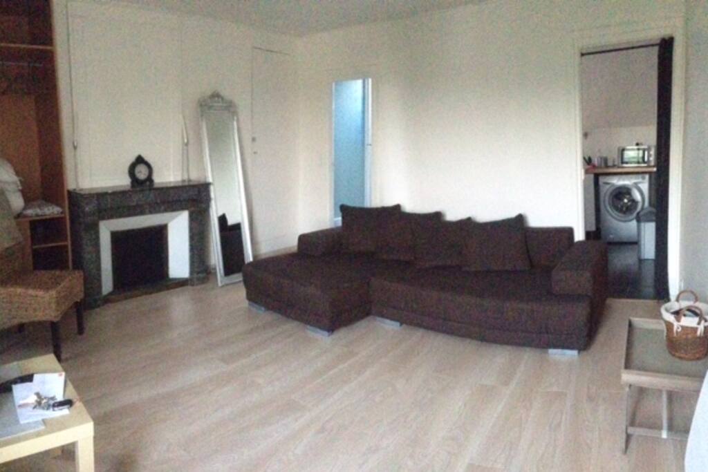 Le canapé a été remplacé par un lit 2 personnes.