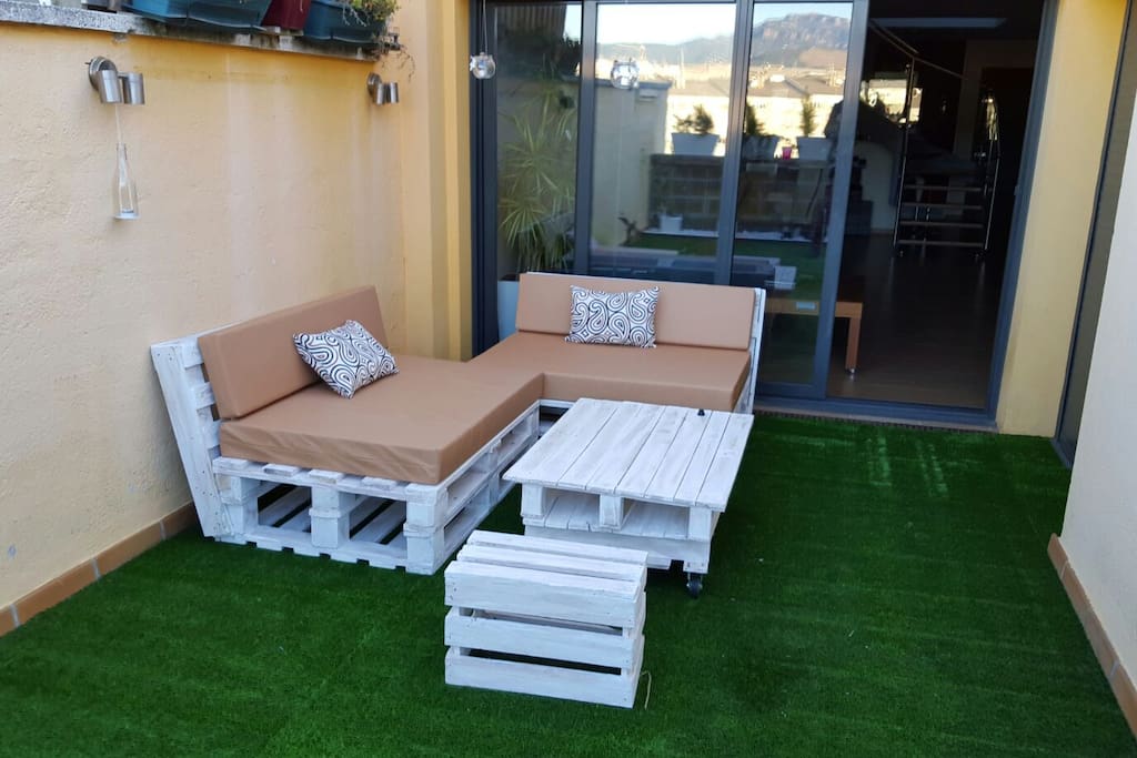 Preciosa terraza chilout con posibilidad de servicio de cócteles, desayuno y barbacoa de carne o vegetariana