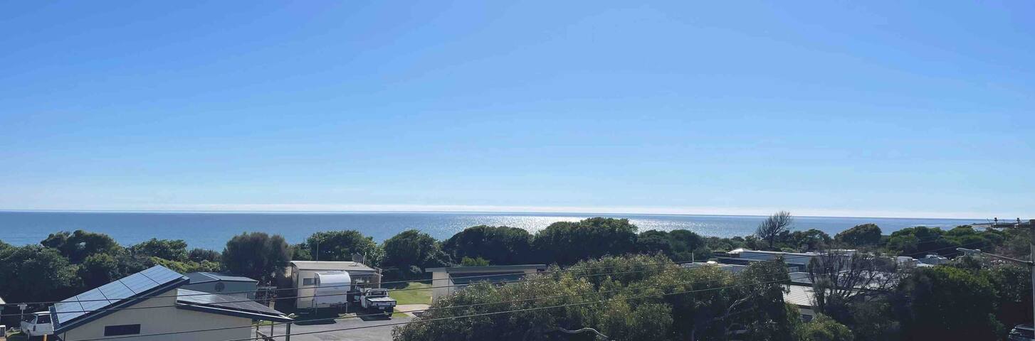 Spacious Retreat House ~Indoor Heated Mineral Pool gallery image 2