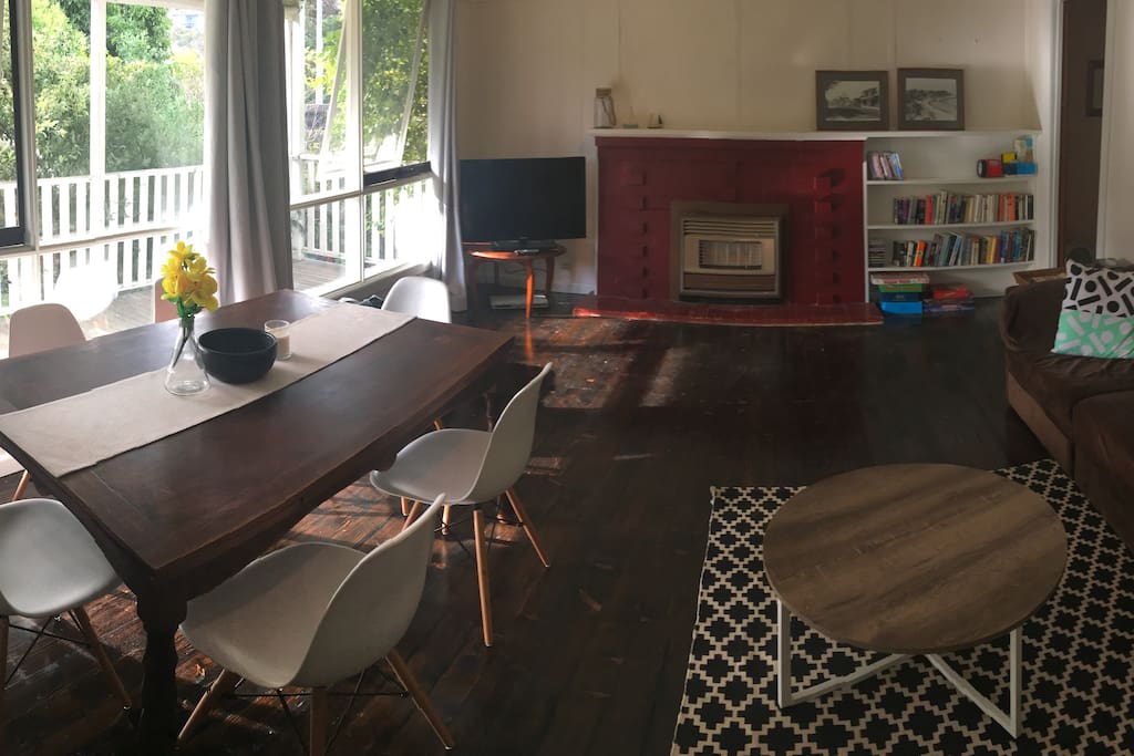 Lovely bright open lounge/dining area