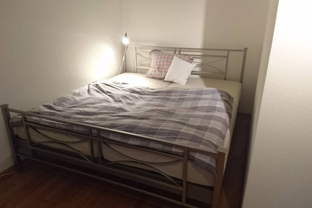 Doppelbett inkl. 2 Garnituren