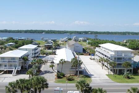 2BR/1BA Condo with great Gulf and Lagoon views!