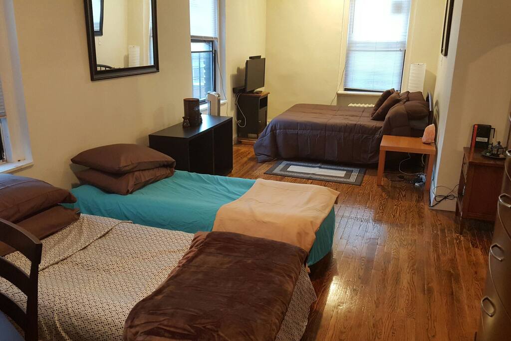 full size bed & 2 extra blowup beds for extra guests