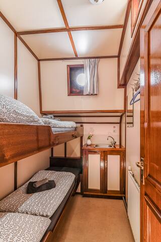 Sailingship Waterwolf, unique group accomodation gallery image 4