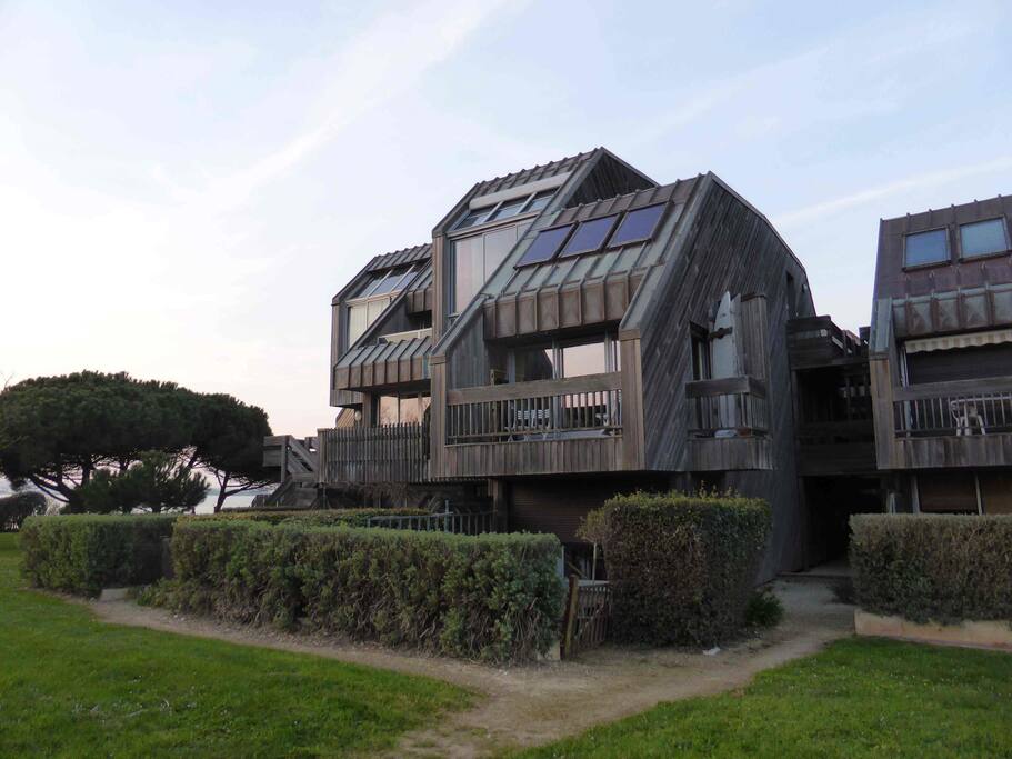 Appartement sans vis à vis avec vue mer au calme donnant sur parc