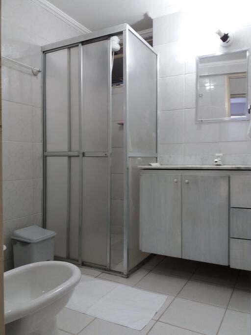 Shared bathroom/banheiro compartilhado