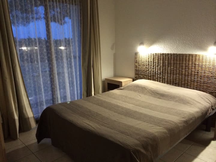 Soba 1
 krevet 140x190
morski prednji izlaz