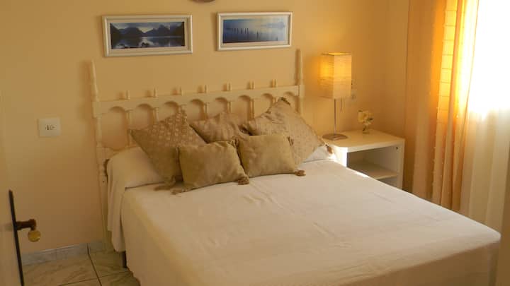 Спалня с двойно легло