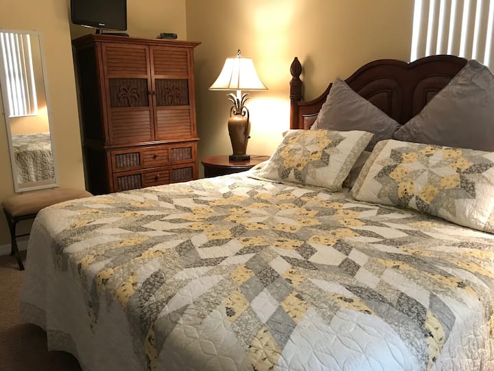 Kitanda cha mgeni w/king