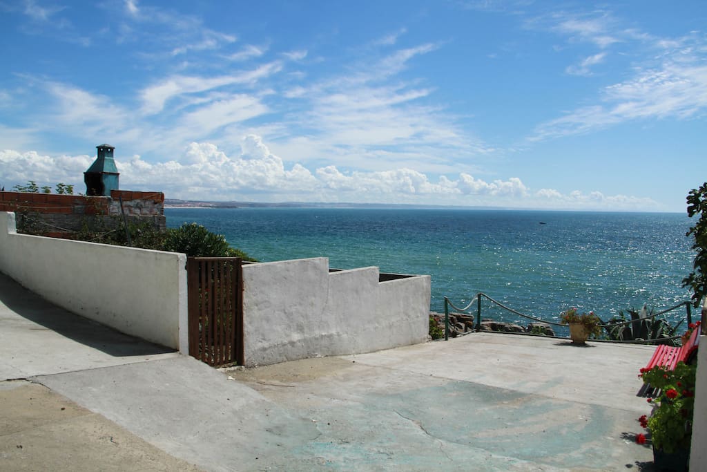 Ocean view and place to barbecue in front the house.