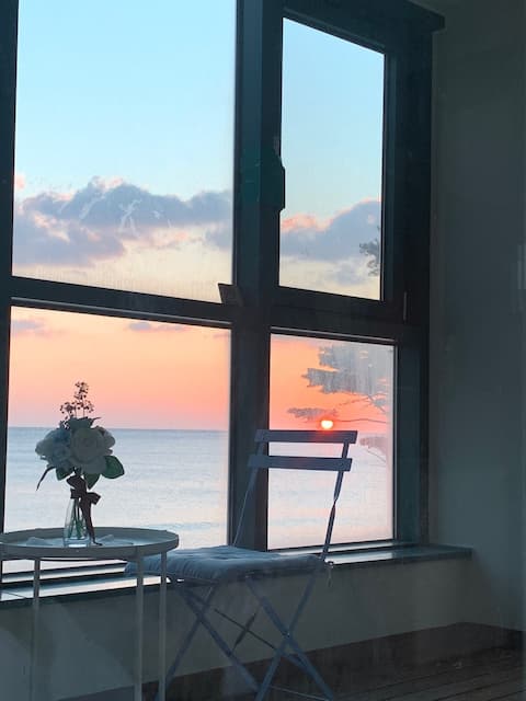 [1 o'clock check-out] Gangwon Castle # Ocean view endgame # 10m in front of the sea # Sunrise restaurant # Beach picnic # Private beach # 3 rooms