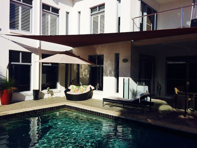 Airbnb Thornlands Holiday Rentals Places To Stay