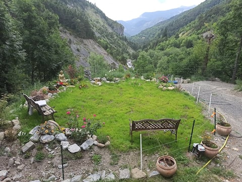 Gîte for 8 people upstairs (pets allowed)