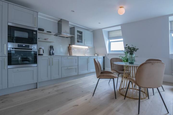 MANN Kensington Penthouse 4 Bedroom apartment gallery image 2