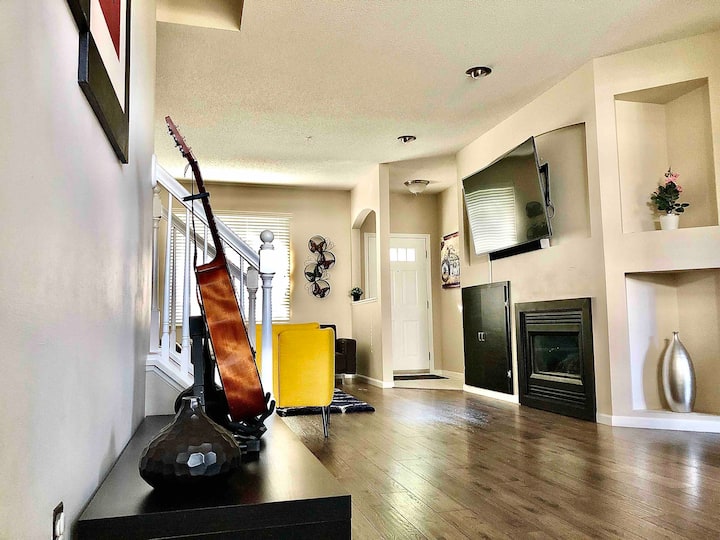 Kj’s Spacious Townhouse With Private Garage. - Northern Lights, Shakopee