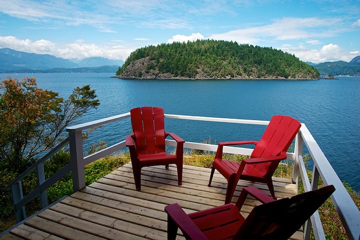 Eastman Waterfront Cottage on Bowen