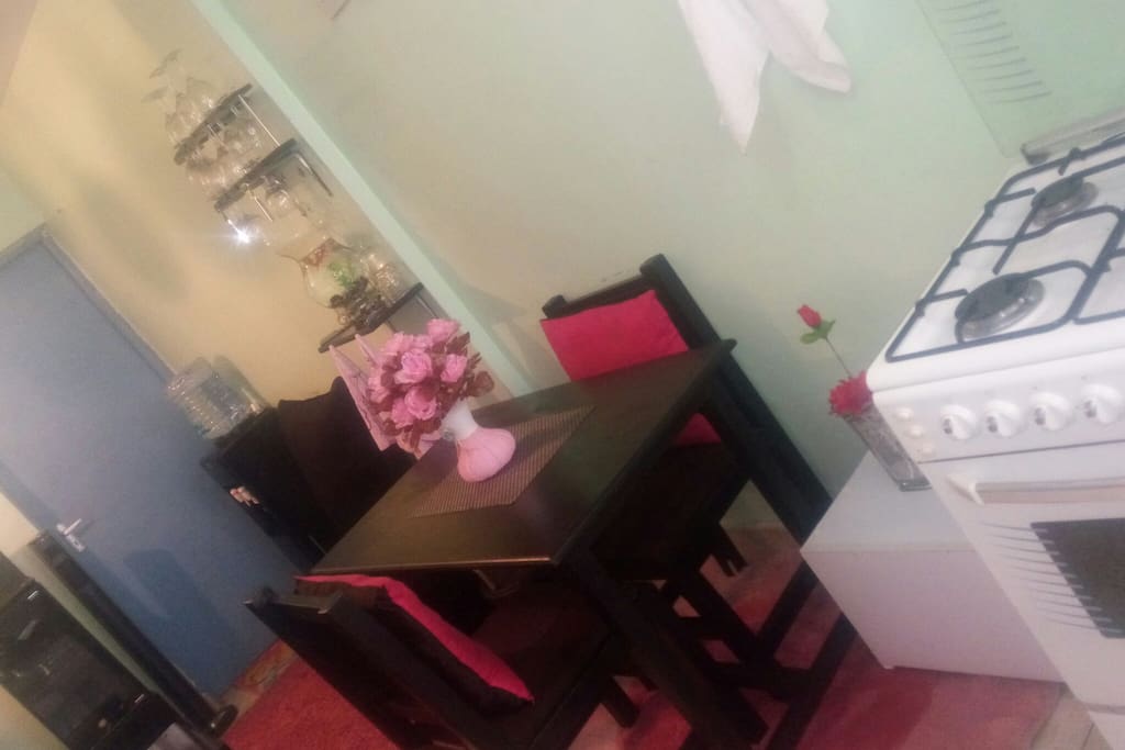 stunning dining / working table....got you relaxing in style