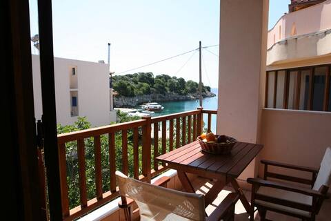 Aristotelis Studios- Blue Studio no.25