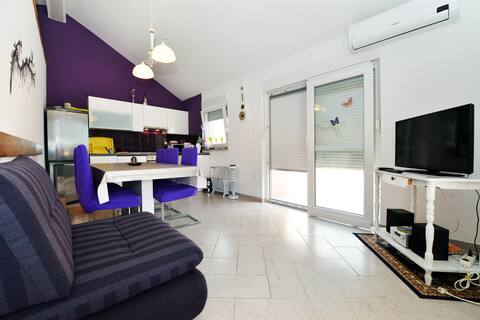 Popular Airbnb listing: Apartment up to 8 person with view! in Općina Pirovac