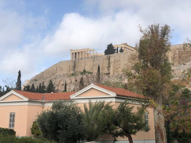 Acropolis View Huge Apartment – Centrally Located