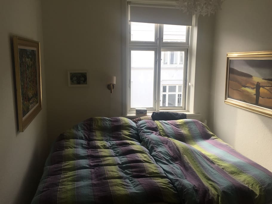 Værelse 2 med 2 enkelt senge