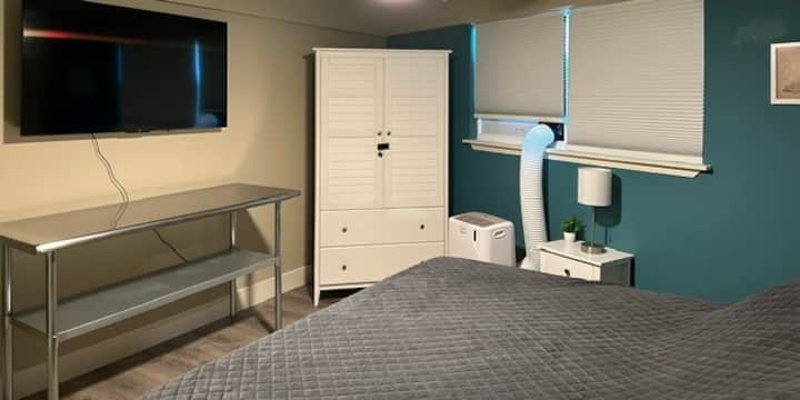 Брачен кревет во спалната соба