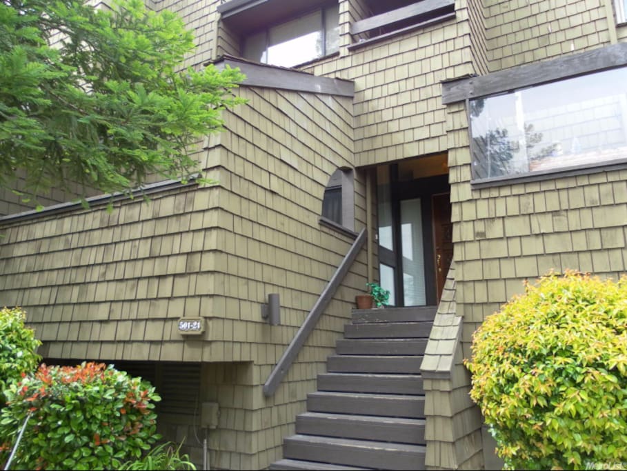 Airbnb Share safe spacious 3 level condo