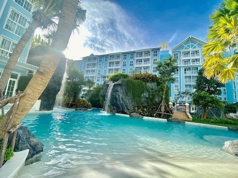 Huge Pool-Wonderful Vacation for Couple in Pattaya