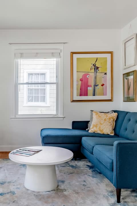 Top performing Airbnb: Cheerful 50s Cottage Near Duke in Durham