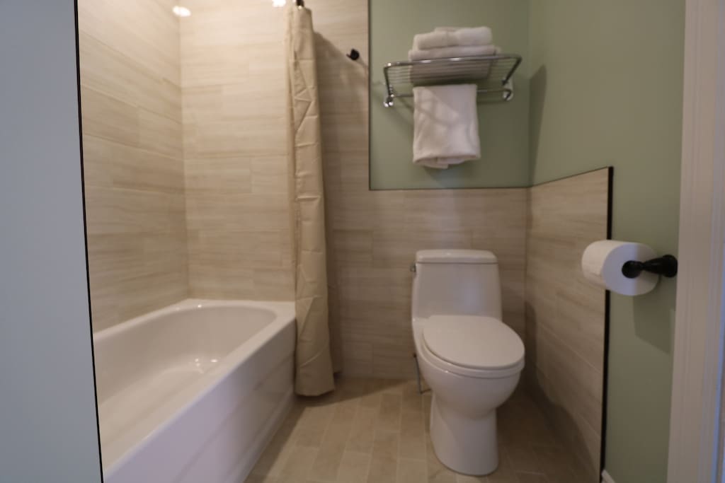 Bathroom / Salle de bain.