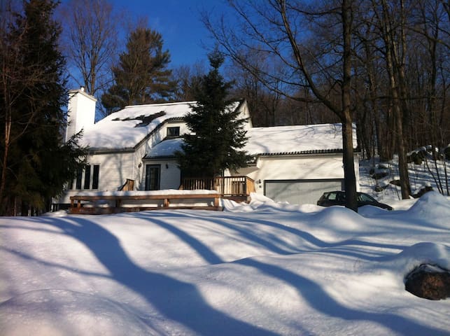 In The Heart Of Old Chelsea Gatineau Park Houses For Rent In