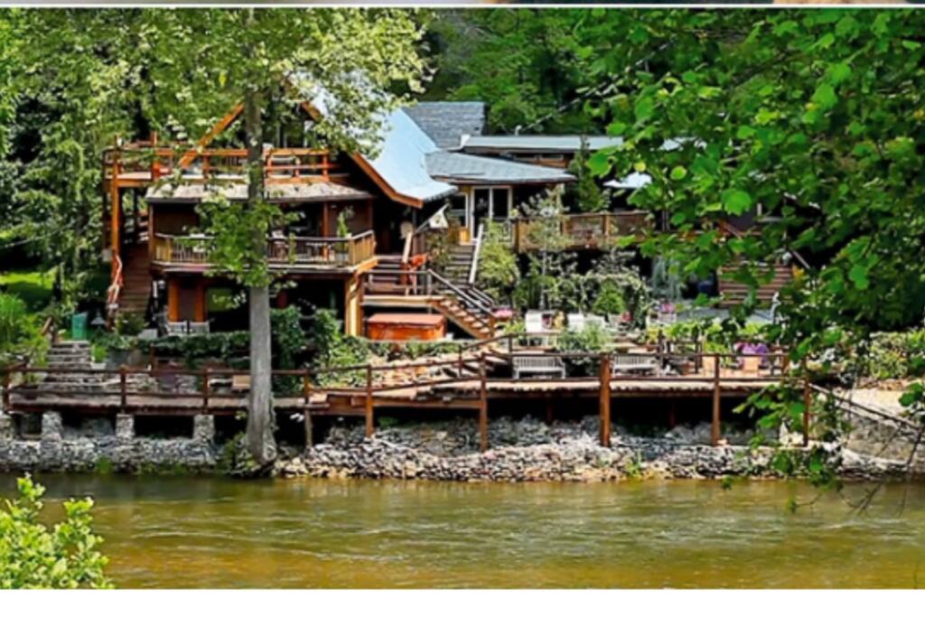 Dillsboro Inn Family Suite Nature lodges for Rent in Dillsboro, North