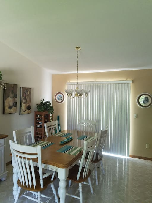 Dining area for 6