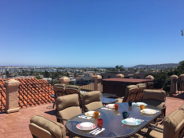 ☆🏘 Breathtaking 180º Views 🏝Hot Tub🏝 5☆ Reviews gallery image 5