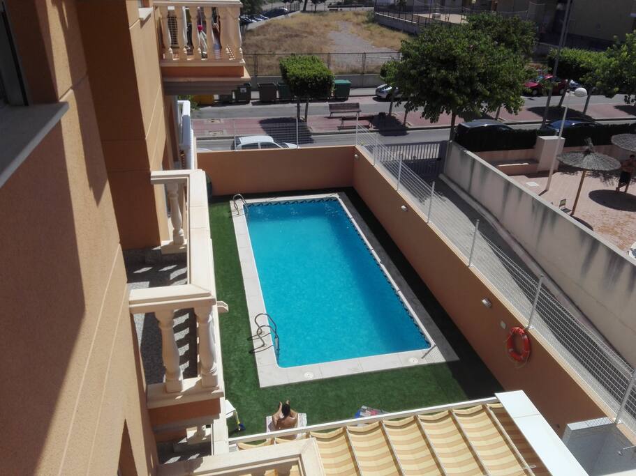 CON VISTA A LA PISCINA