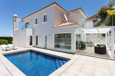 Modern house with heatable private pool and BBQ