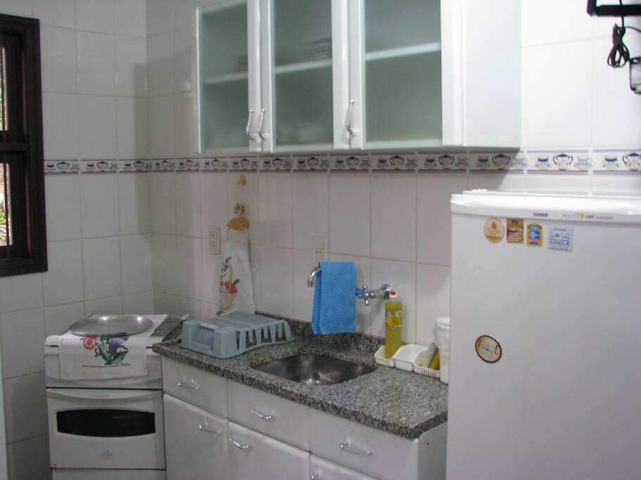 Cozinha completa.